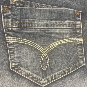 YMI Jean Capri Size 16 Blue Cropped Decorative Buttons 36 x 21 Mid-rise